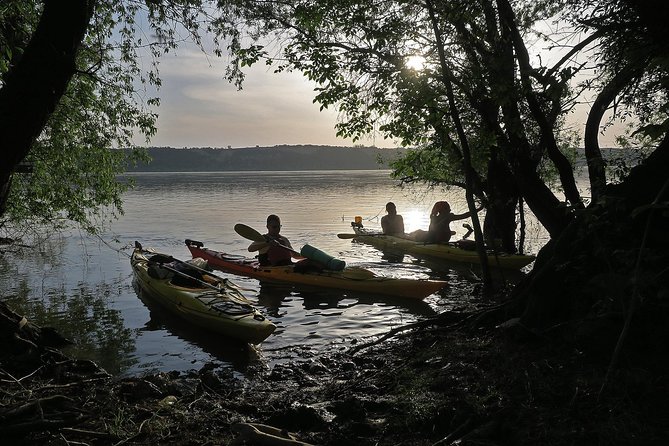 Belgrade War Island Kayak Tour - Meeting at Ušće and getting ready on the river
