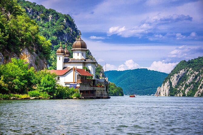 Iron Gate NP Tour with 2 viewpoints - Winter Edition - Golubac Fortress and the one-hour Green Zone visit